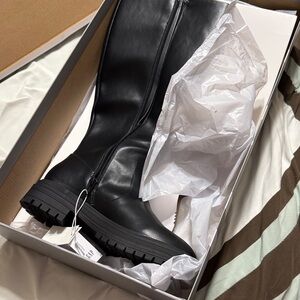 GAP Black Heeled Boots for Women